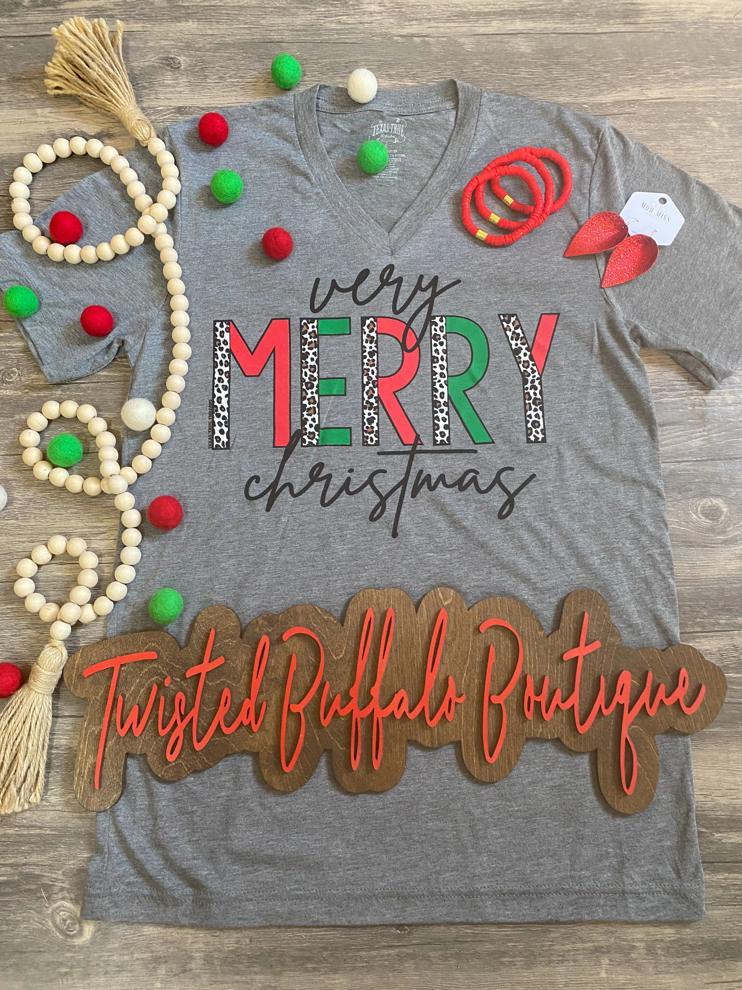 {A VERY MERRY CHRISTMAS} Leopard Style Gray V-Neck