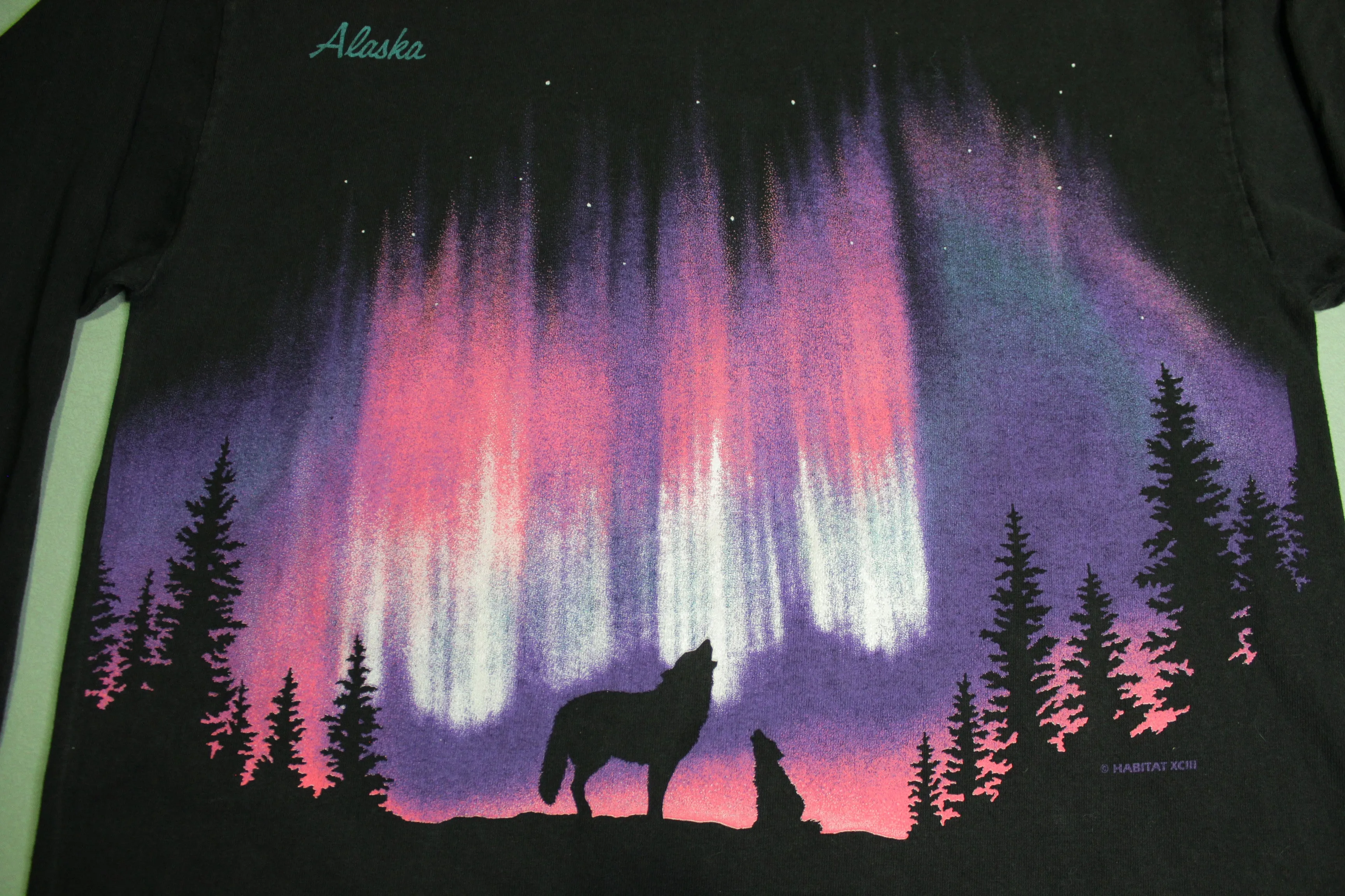 Alaska Howling Wolf Northern Lights Forest Nature Vintage 90's Long Sleeve T-Shirt