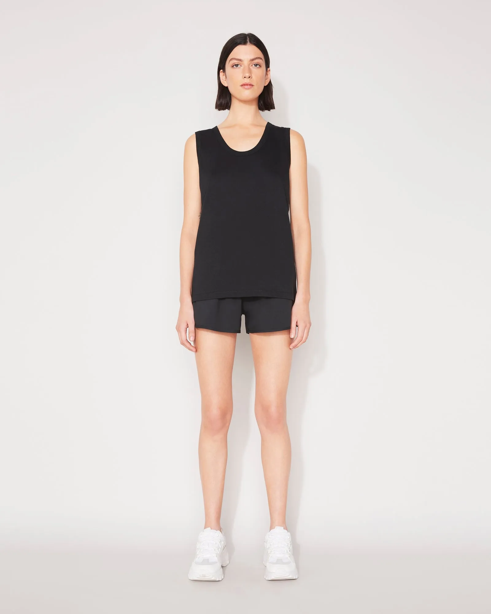 ESSENTIAL SCOOP TANK - BLACK